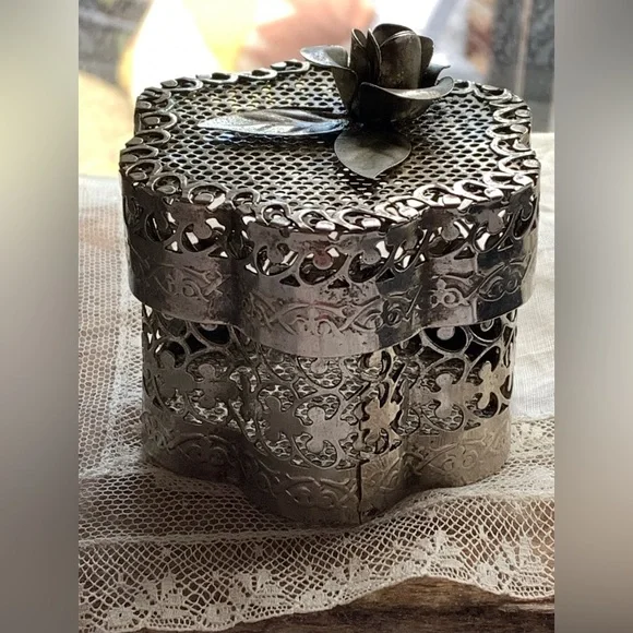 Ornate Silver Metal Rose Trinket Jewelry Box Vanity Scrolled Celtic Knot Design - Picture 2 of 6